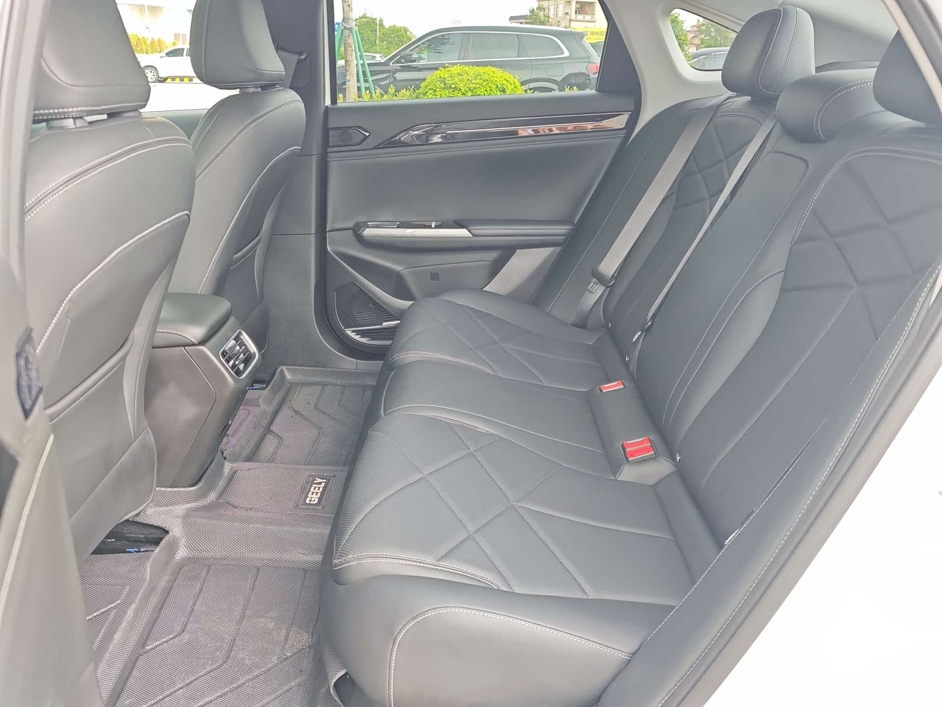 Geely Galaxy L6, 2024 13