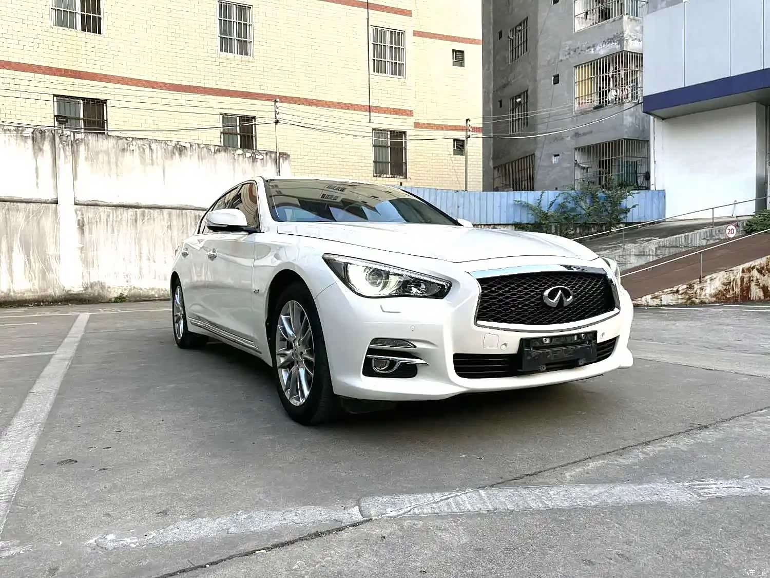Infiniti Q50L, 2017 3
