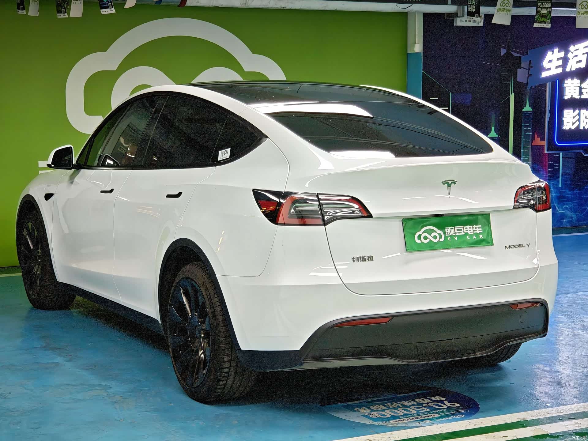 Tesla Model Y, 2024 17