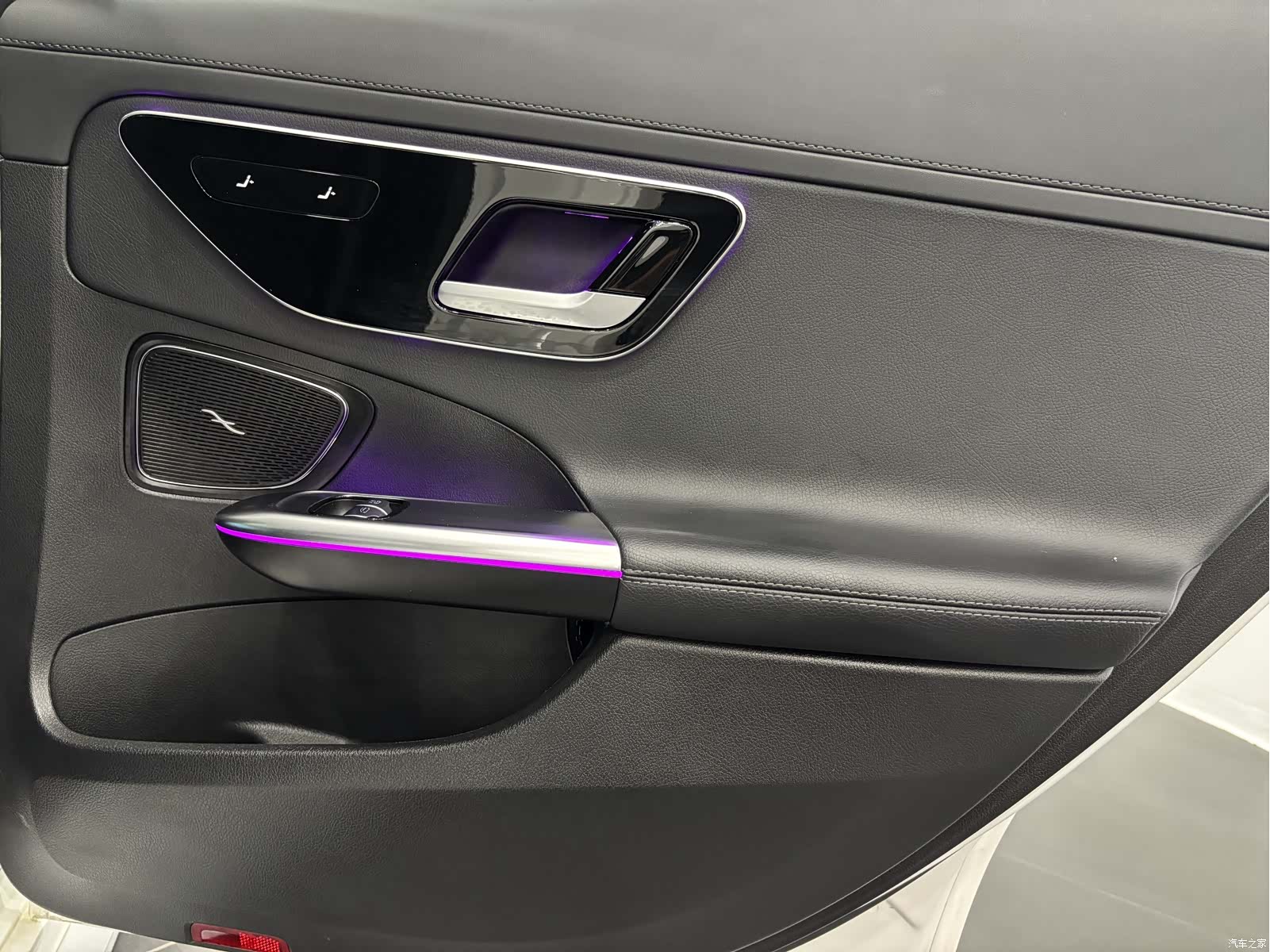 Mercedes-Benz C-Class, 2025 20