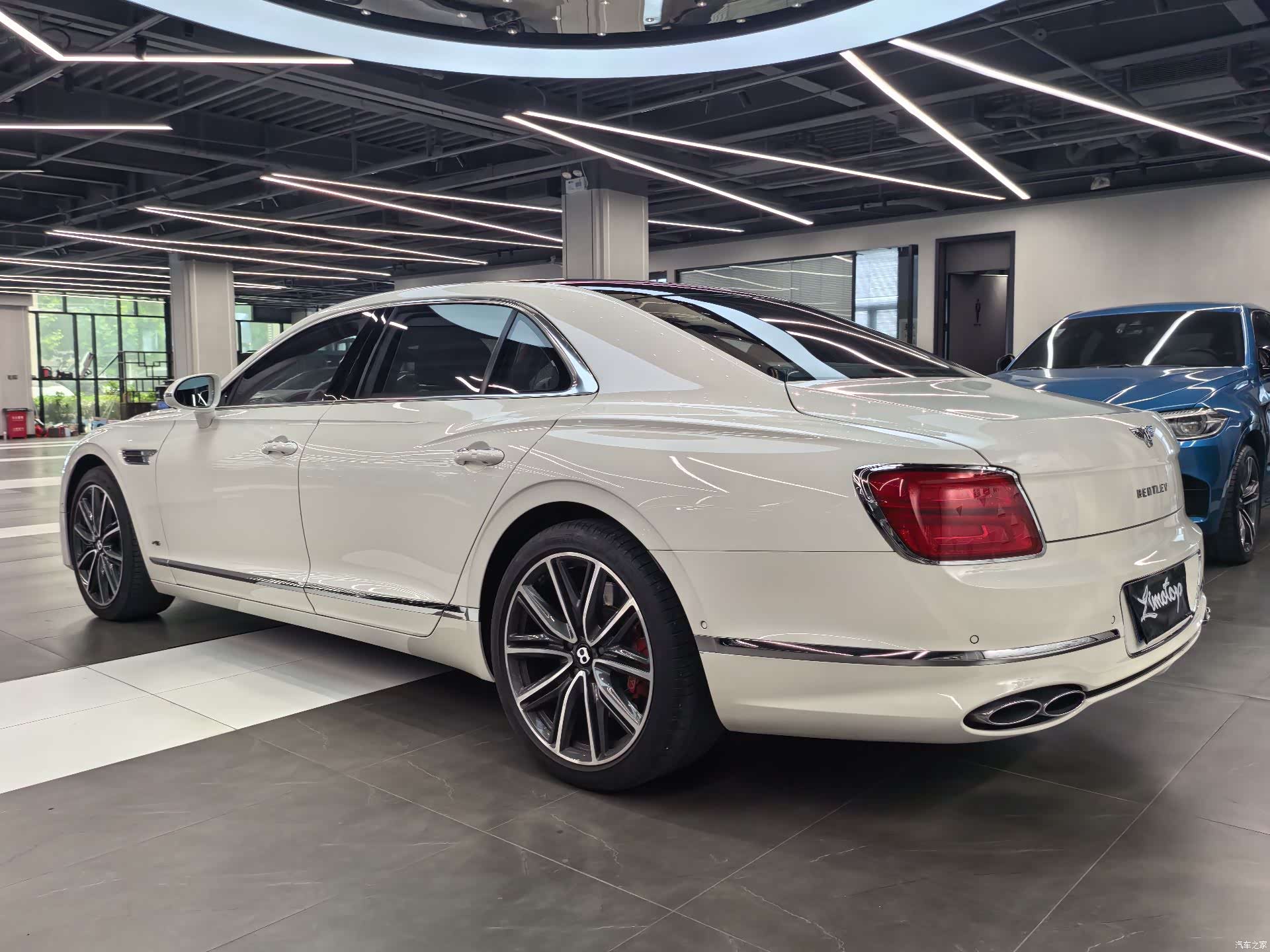 Bentley Flying Spur, 2022 4