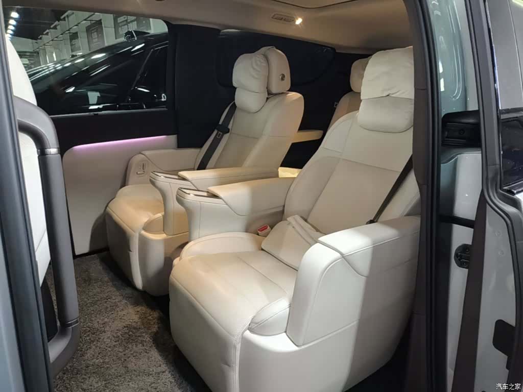 Li Auto MEGA, 2024 17