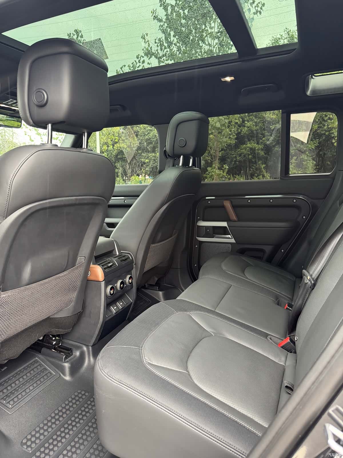 Land Rover Defender, 2023 9