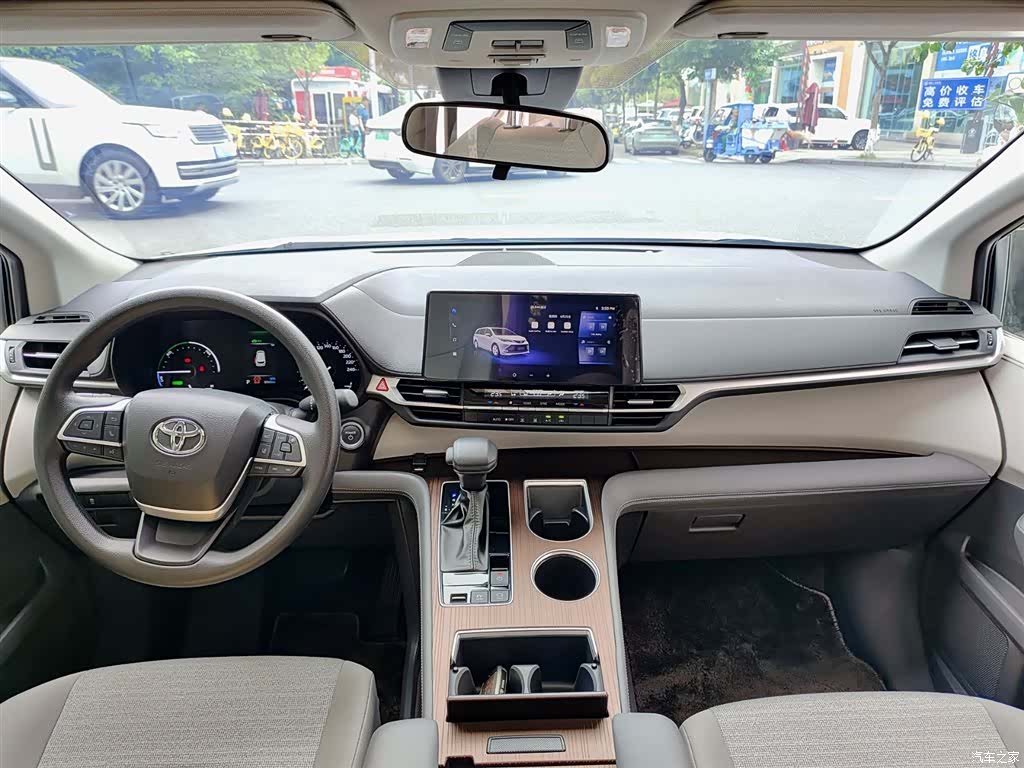 Toyota Sienna, 2024 10