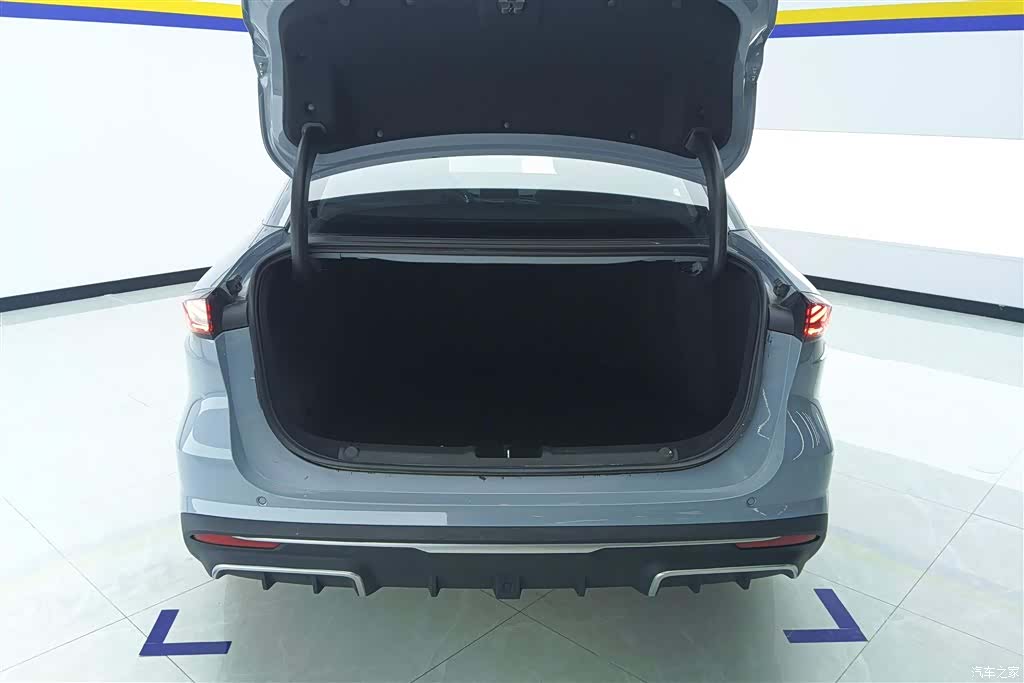 Geely Galaxy L6, 2024 4