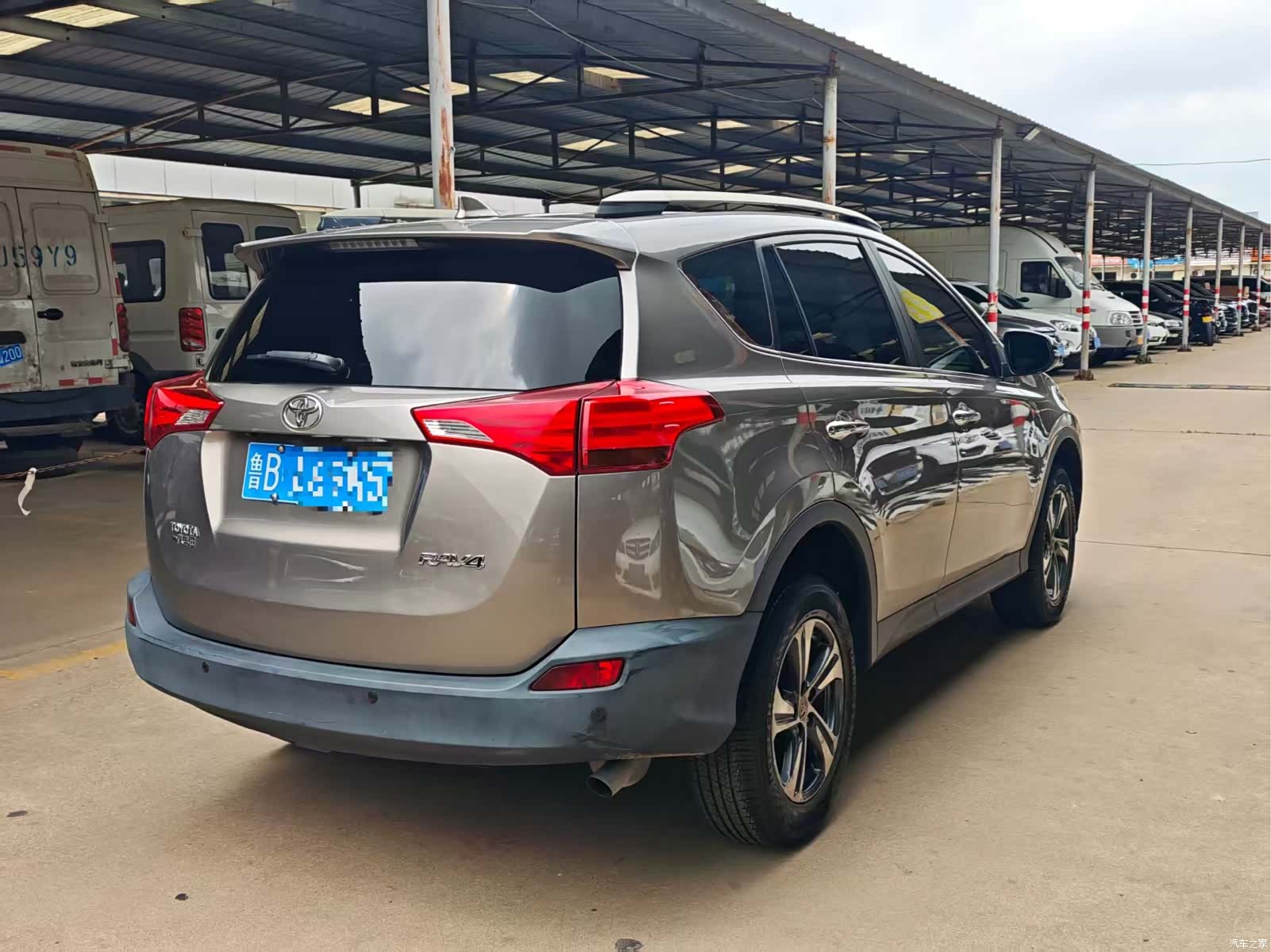 Toyota RAV4, 2015 8