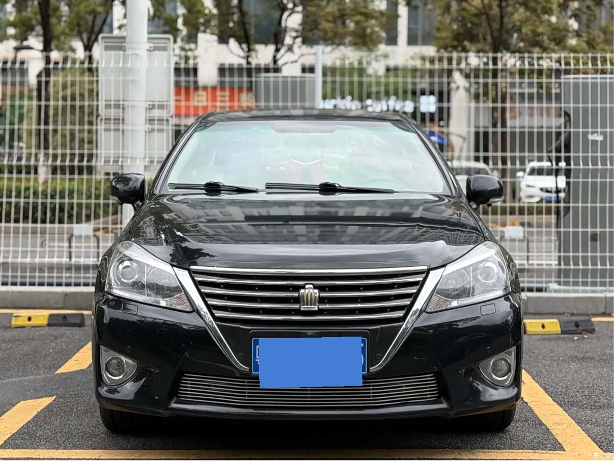 Toyota Crown, 2014 3