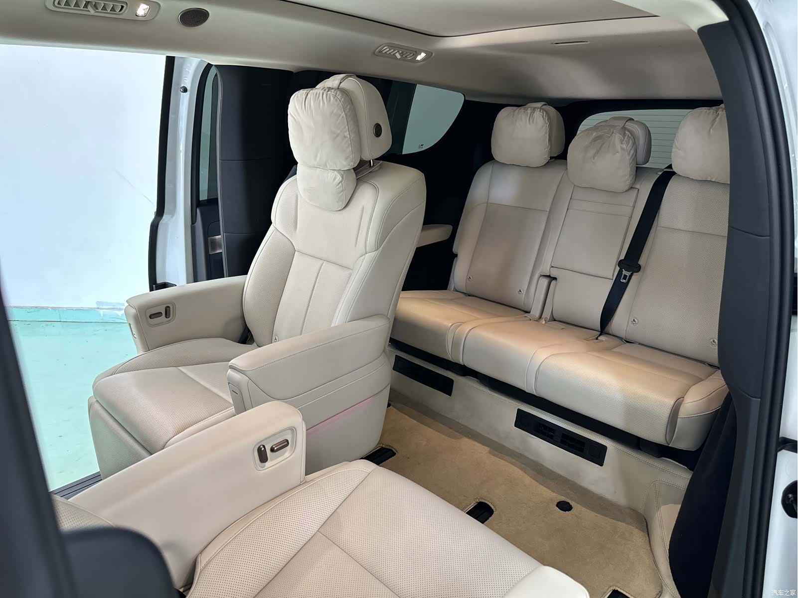 Li Auto MEGA, 2025 11