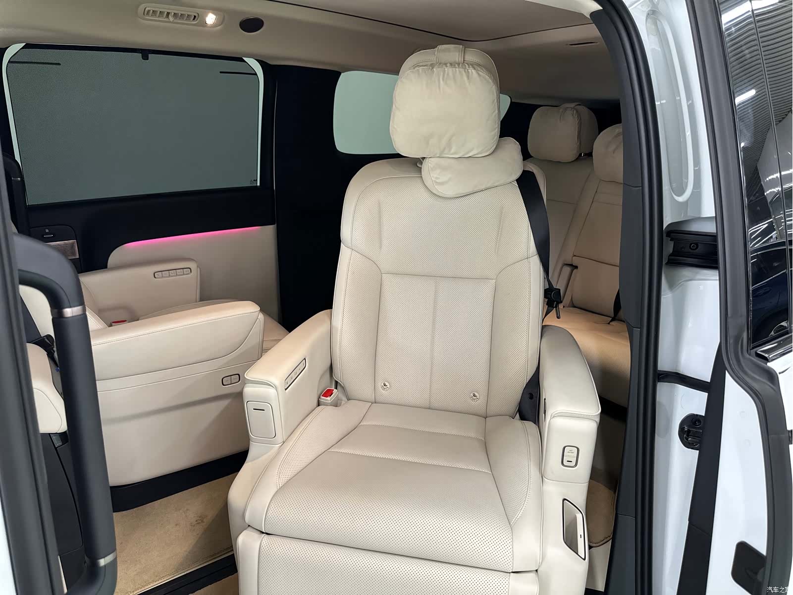Li Auto MEGA, 2025 14