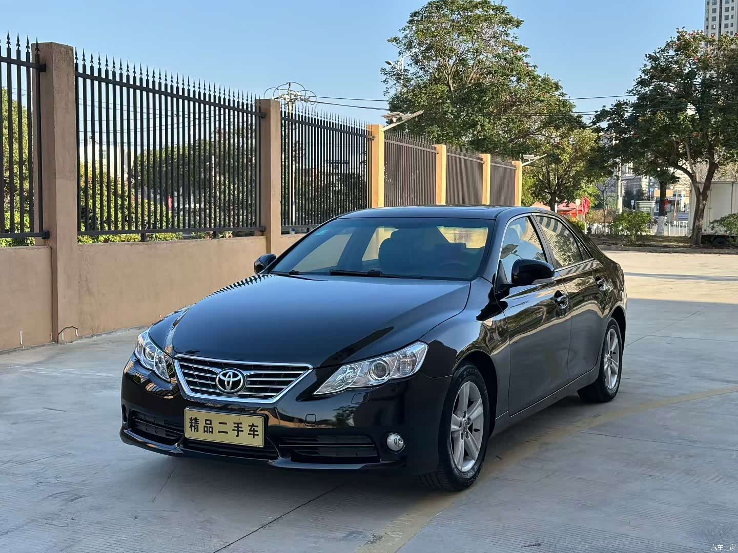 Toyota 2.5V, 2012 1