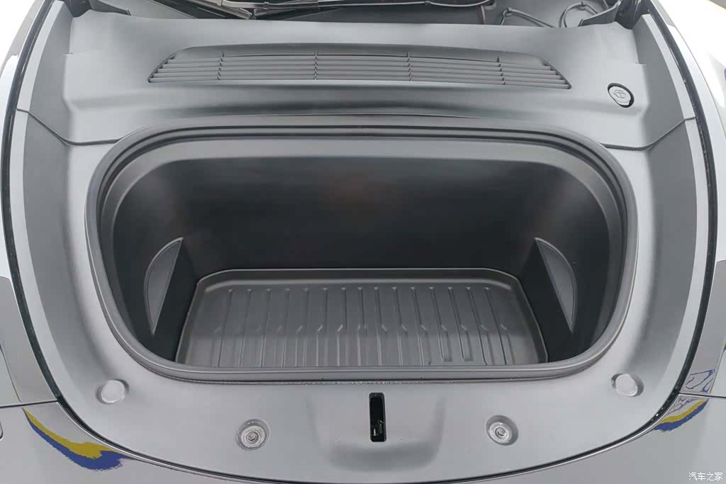Tesla Model Y, 2024 10