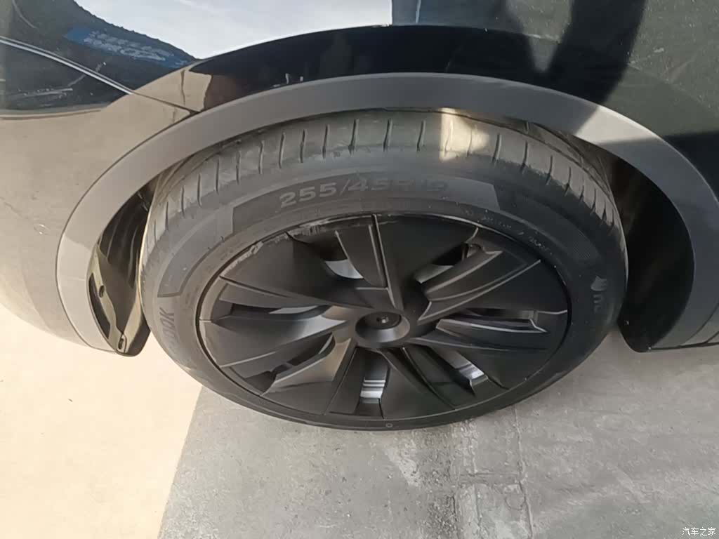 Tesla Model Y, 2023 23