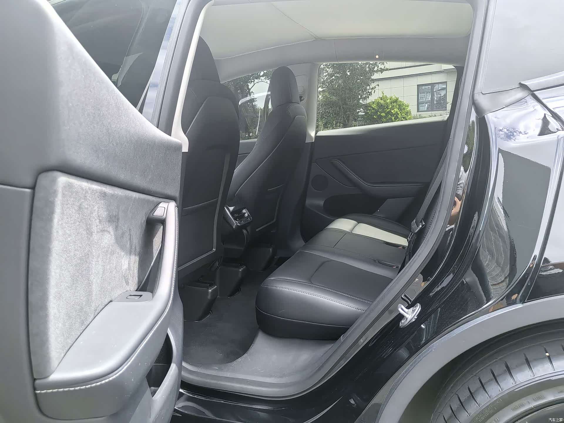 Tesla Model Y, 2023 10