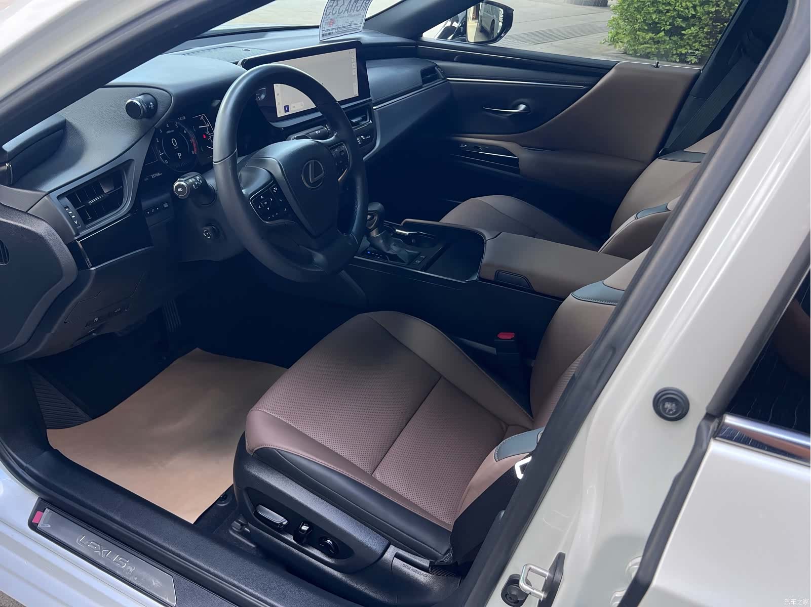 Lexus ES, 2023 все фото