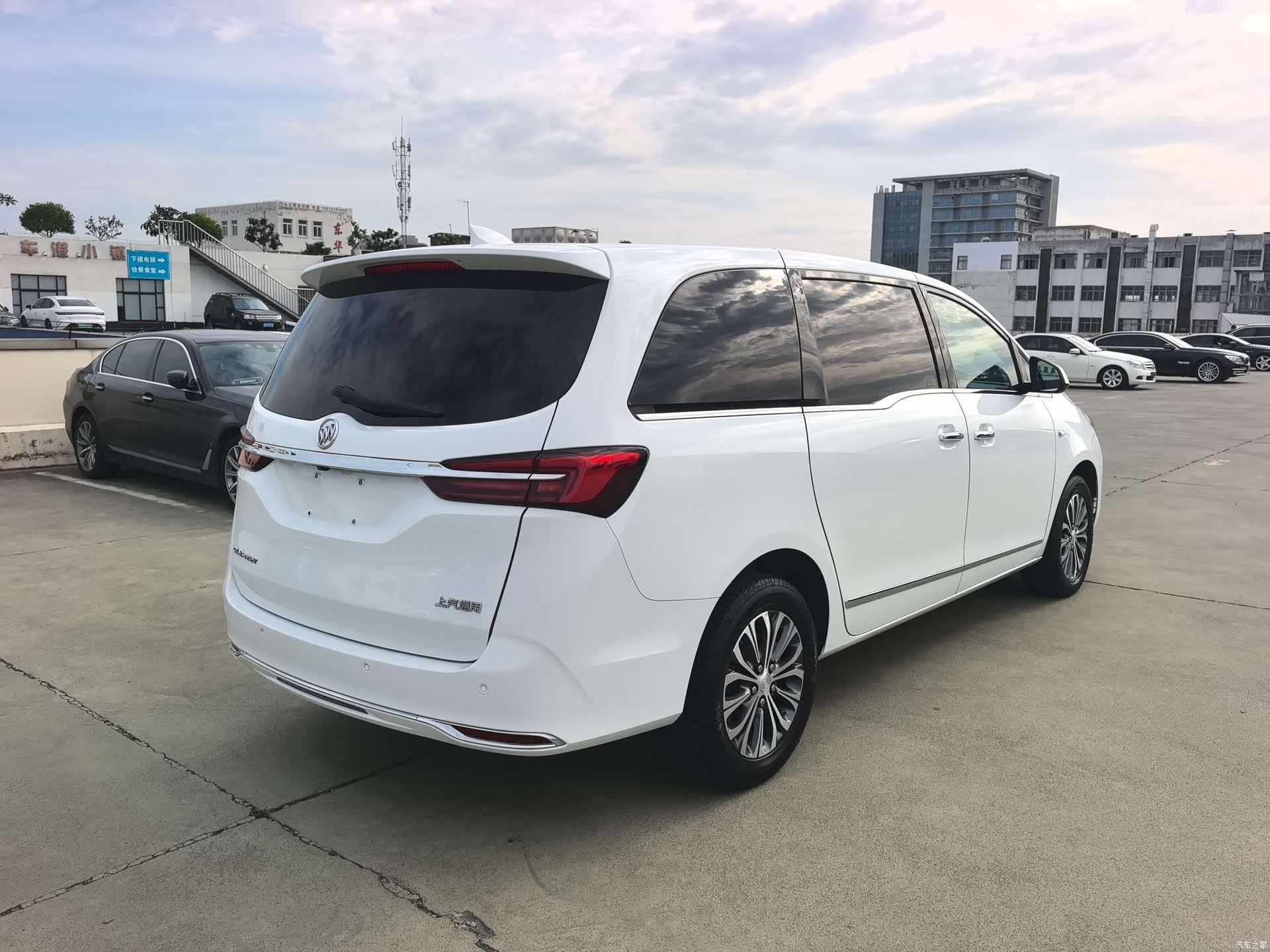 Buick GL8, 2022 4
