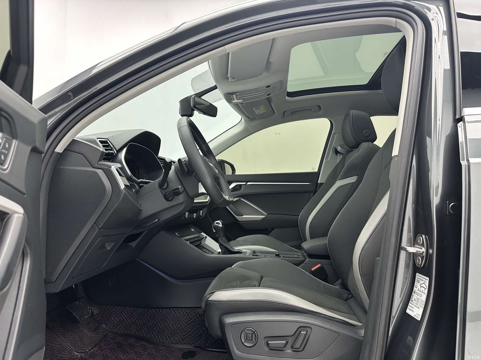 Audi Q3, 2022 все фото