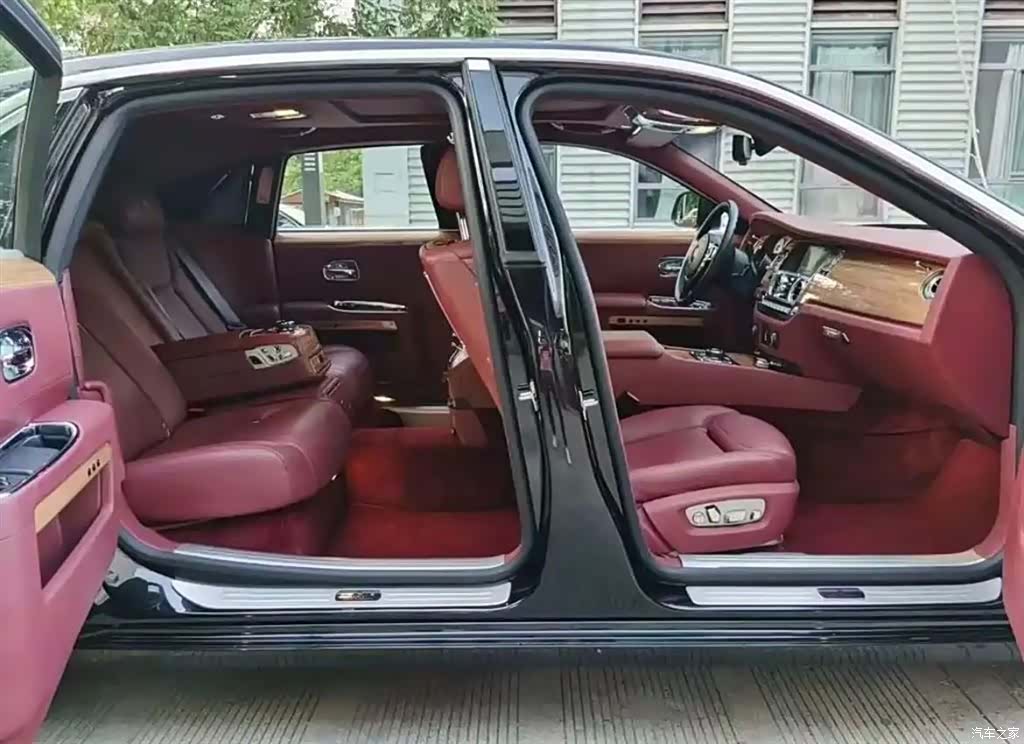 Rolls-Royce Ghost, 2013 все фото