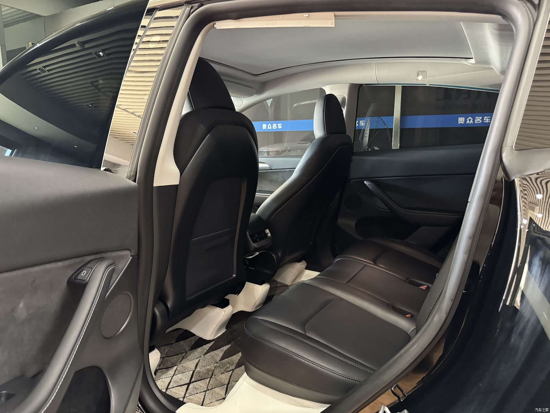 Tesla Model Y, 2023 7