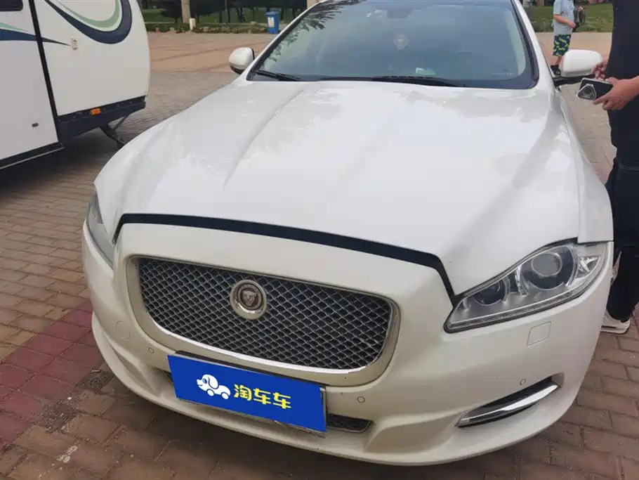 Jaguar XJ