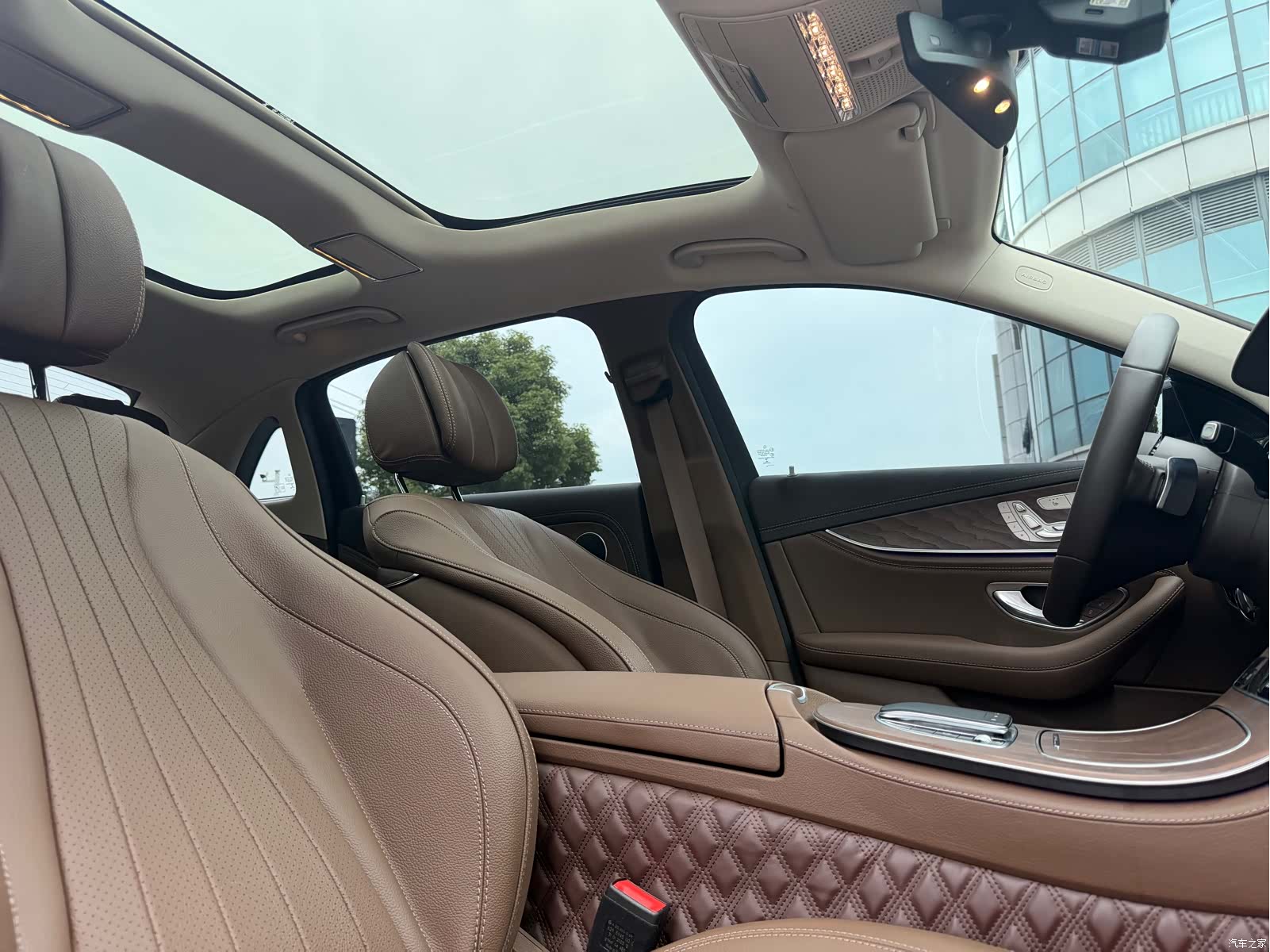 Mercedes-Benz E-Class, 2023 18