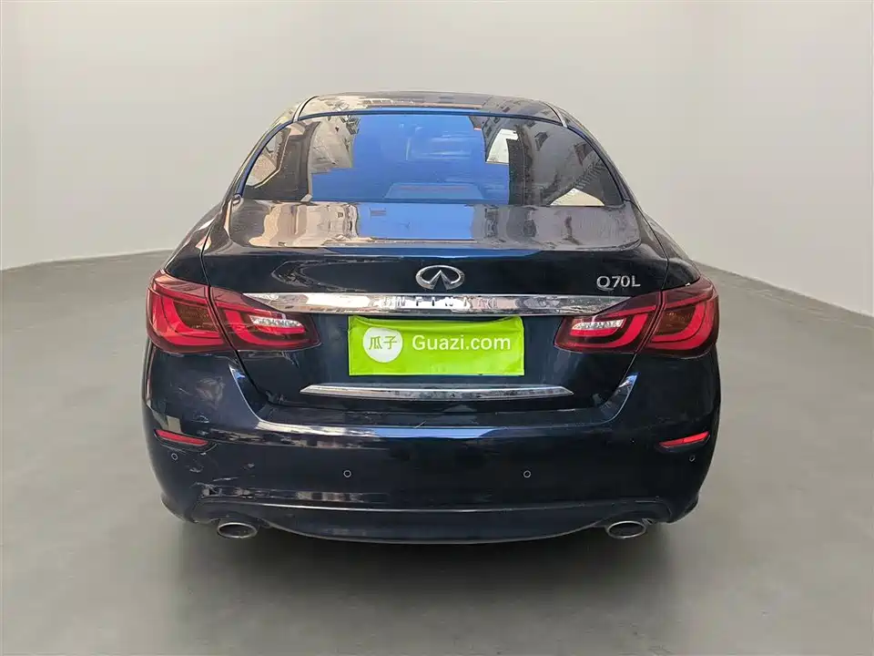 Infiniti Q70
