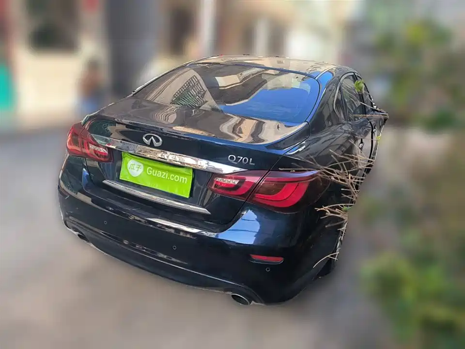 Infiniti Q70