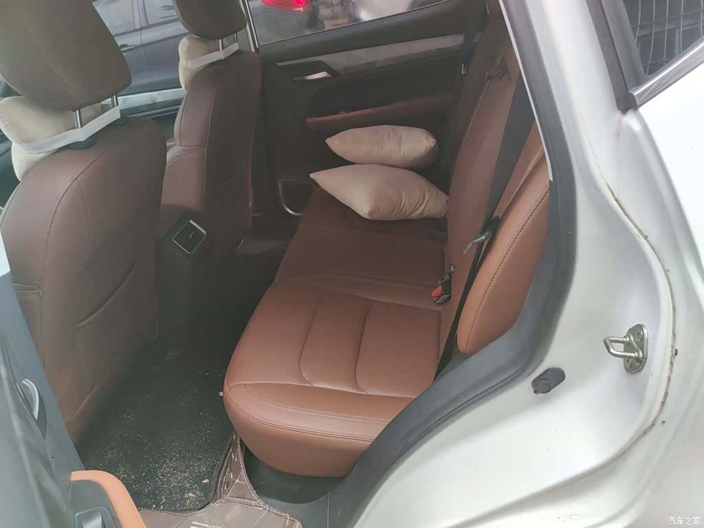 Geely X6, 2023 13