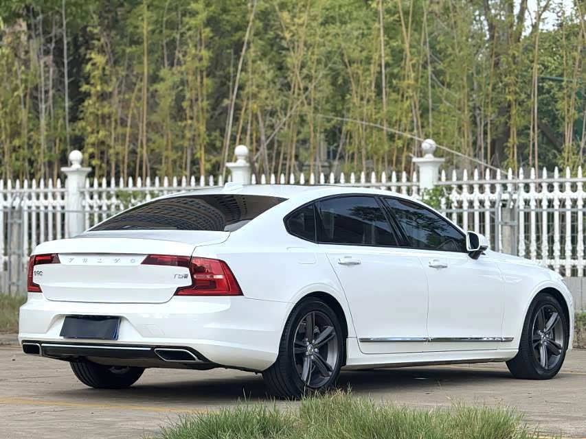Volvo S90