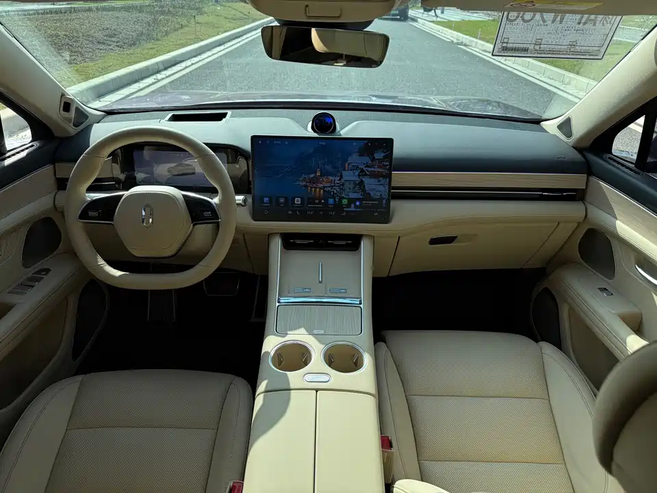 AITO Ask the world M5