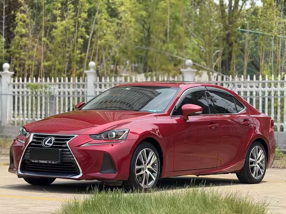 Lexus IS
