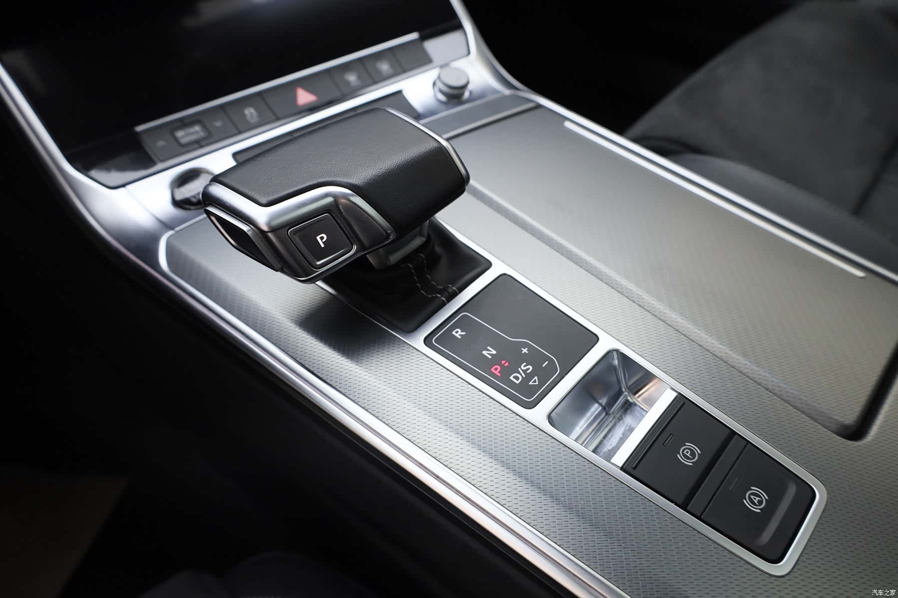 Audi A7L, 2024 13
