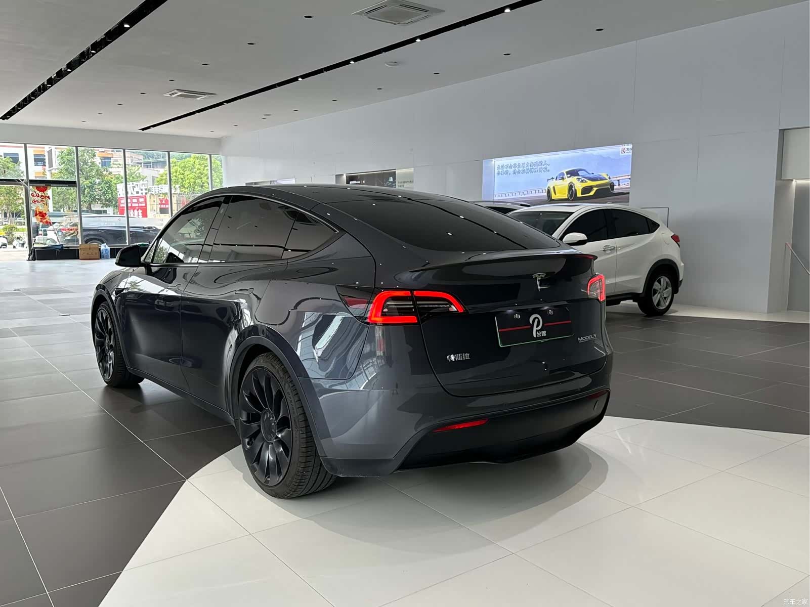 Tesla Model Y, 2022 2