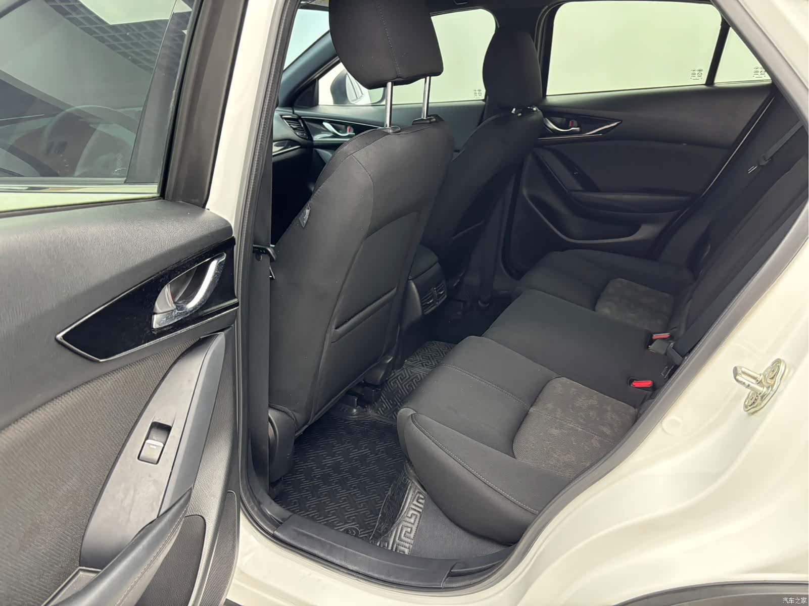 Mazda CX-4, 2023 8