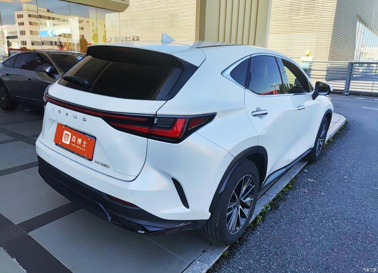 Lexus NX, 2022 2