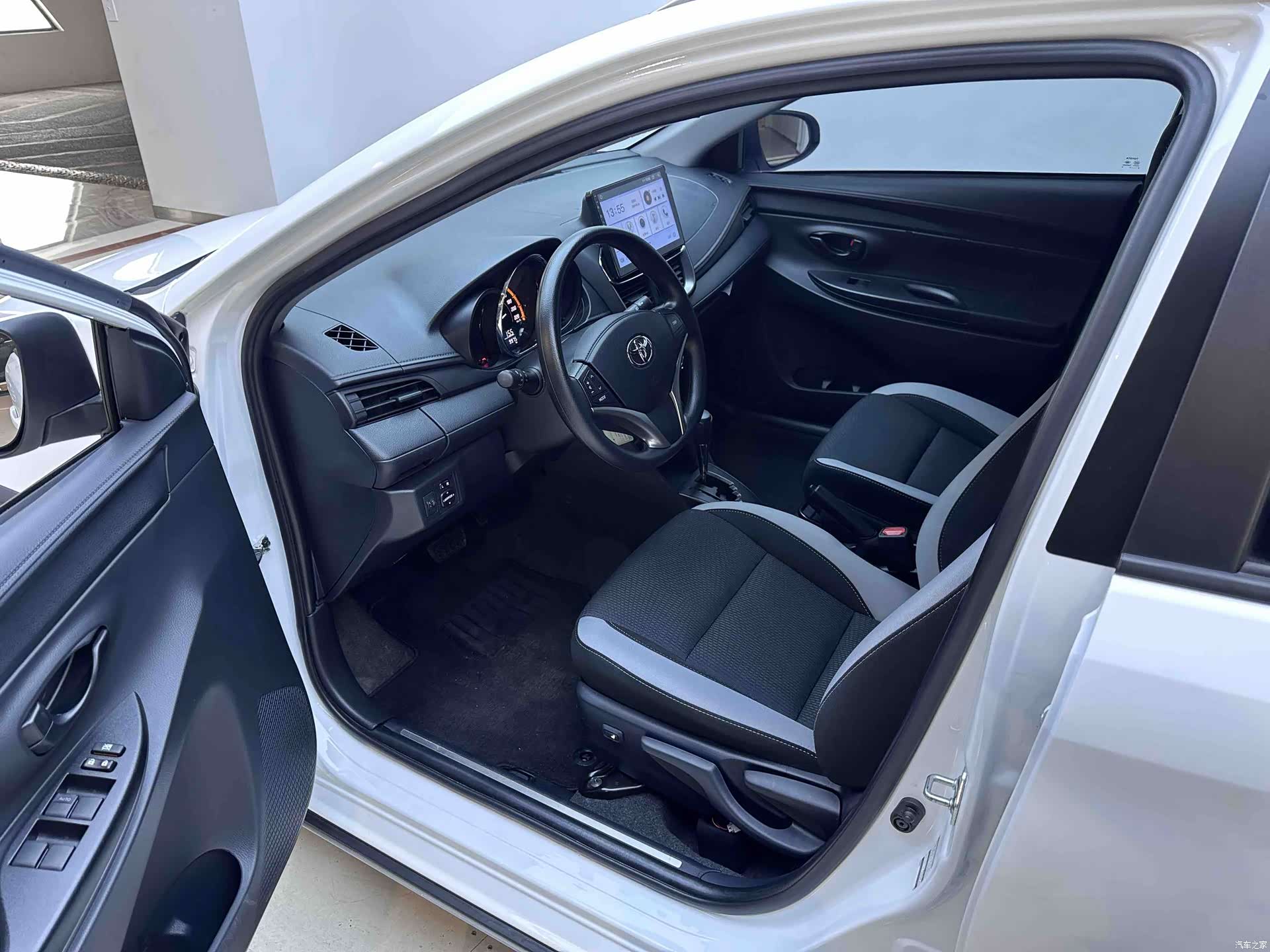 Toyota YARiS L, 2023 9
