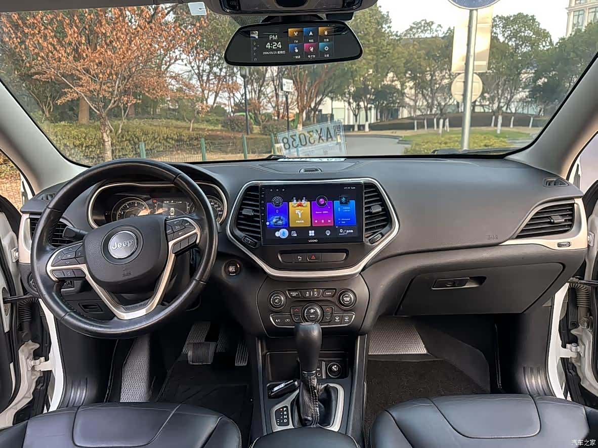 Jeep Cherokee, 2015 11