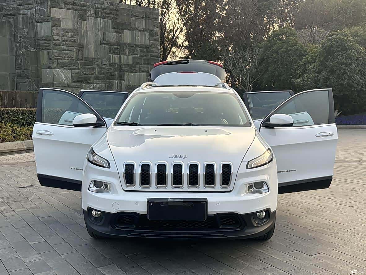 Jeep Cherokee, 2015 9