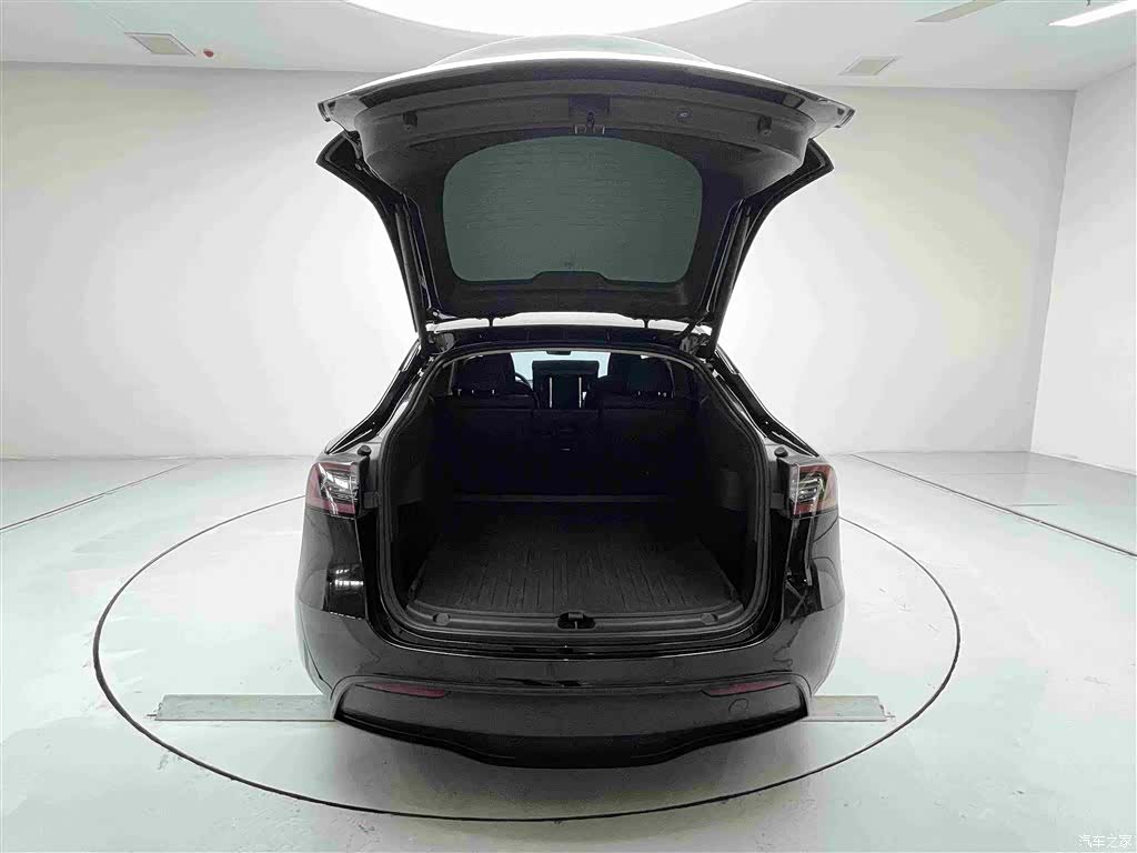 Tesla Model Y, 2024 10