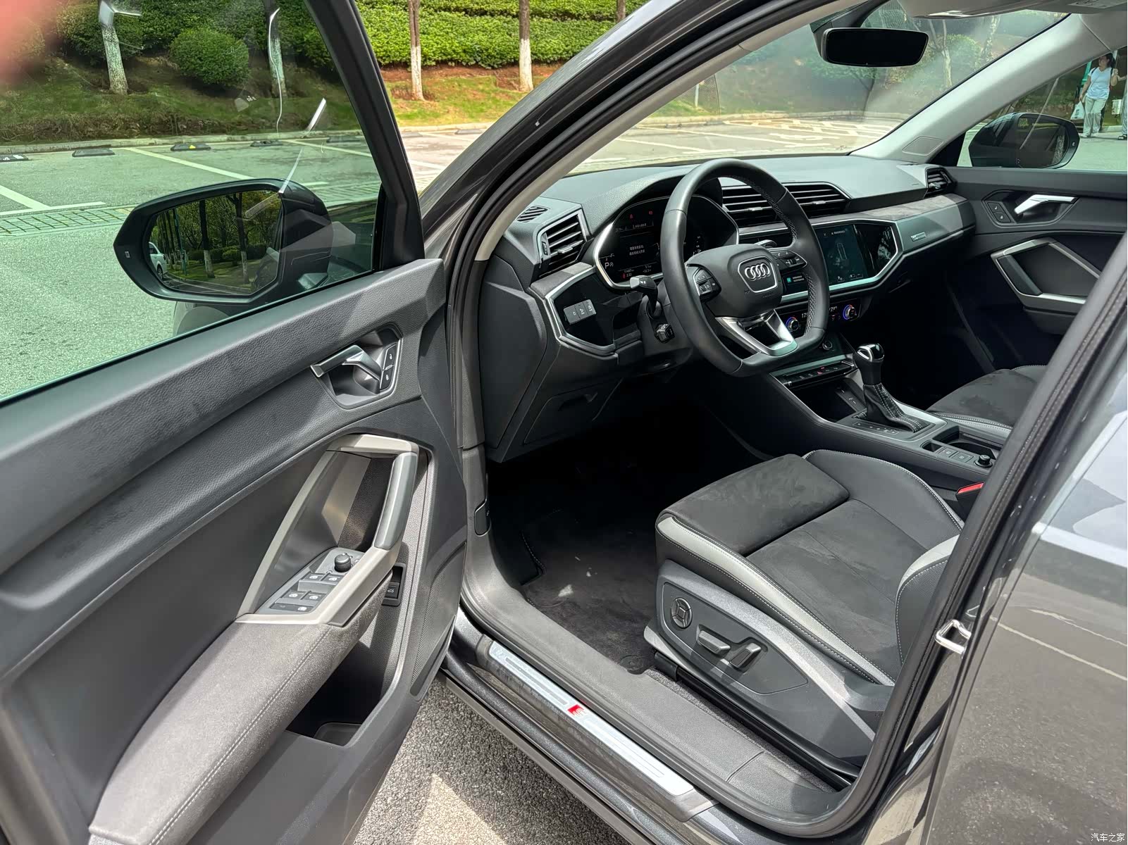 Audi Q3, 2023 4
