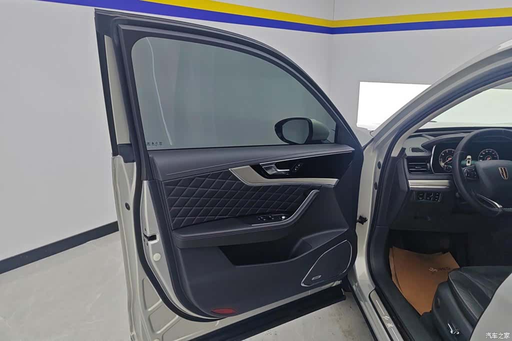 Hongqi HS5, 2021 7