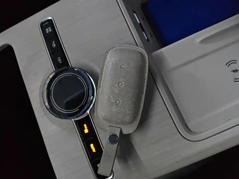 Geely Galaxy Galaxy E8