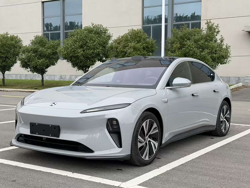 NIO ET5