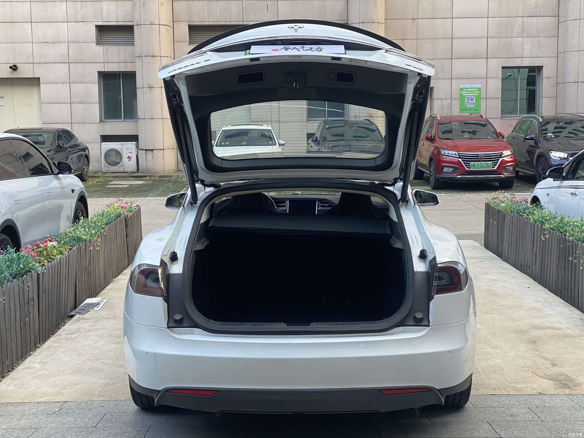 Tesla Model S, 2015 14