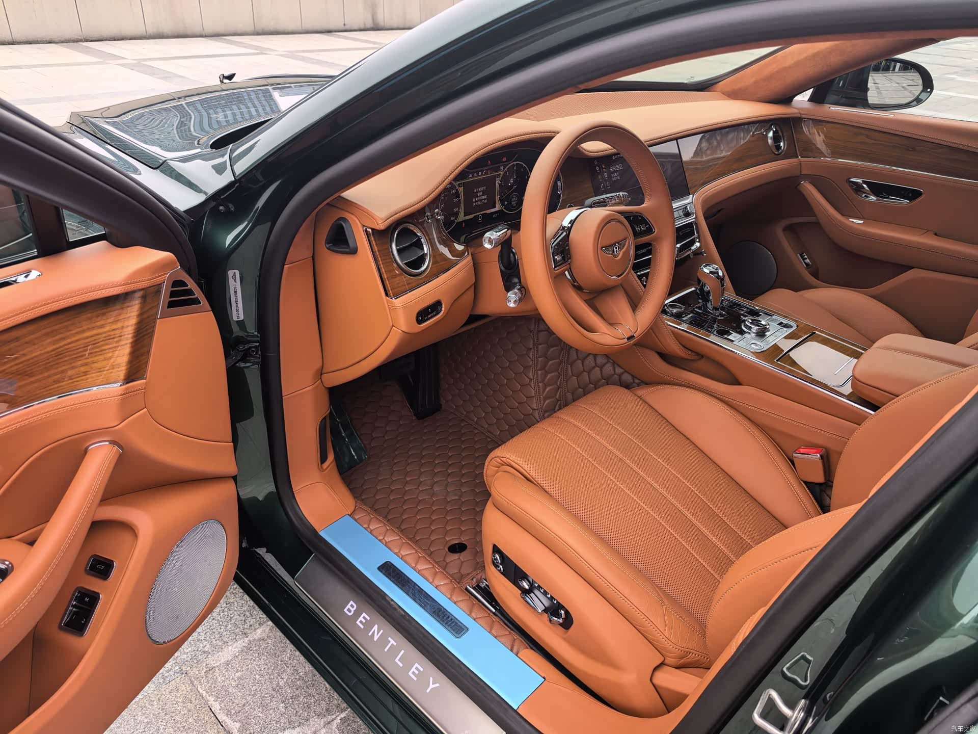 Bentley Flying Spur, 2022 13
