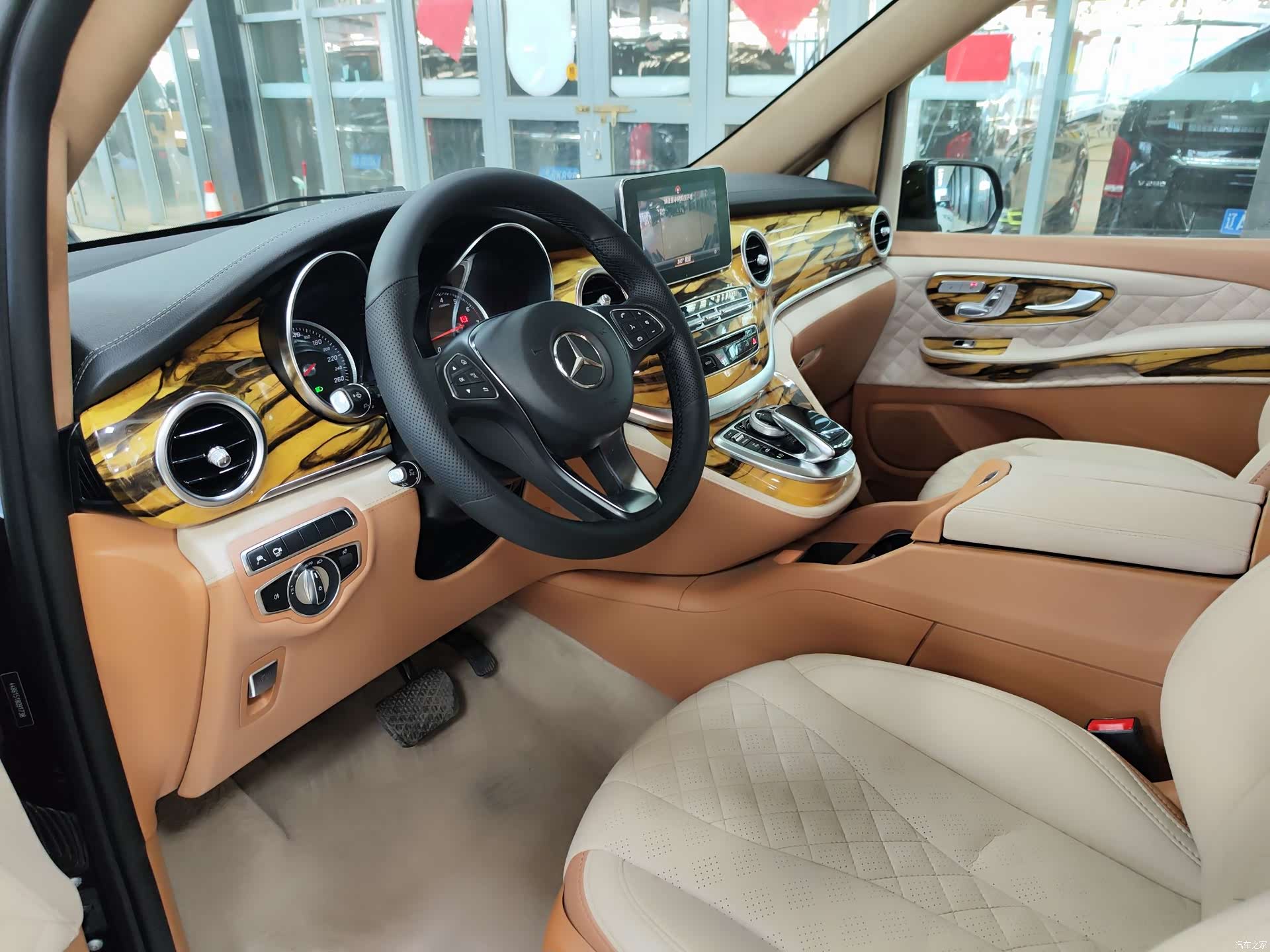 Mercedes-Benz V-Class, 2020 15