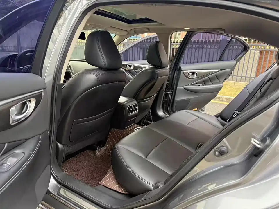 Infiniti Q50L