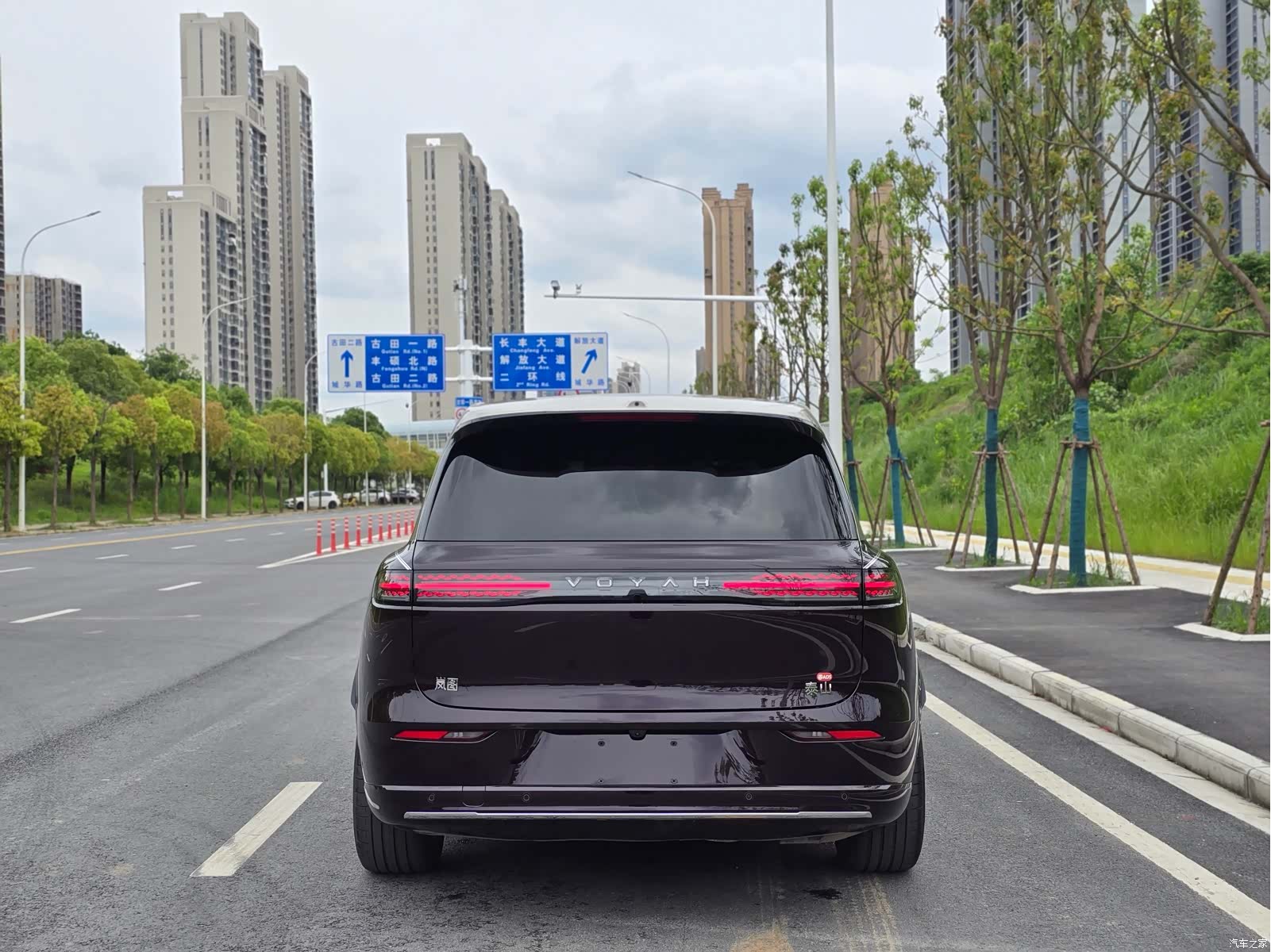 Voyah Taishan, 2025 9