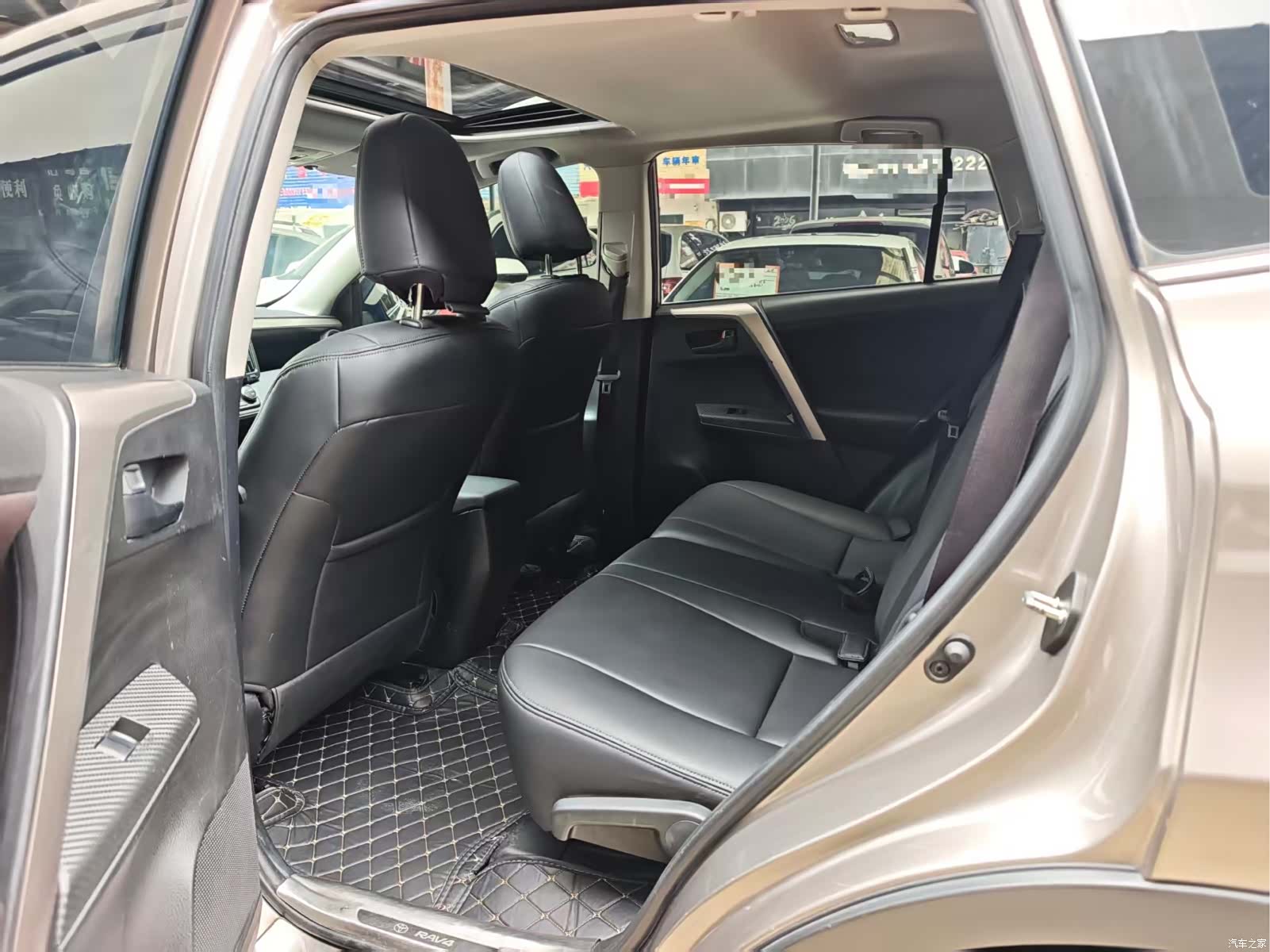 Toyota RAV4, 2015 6