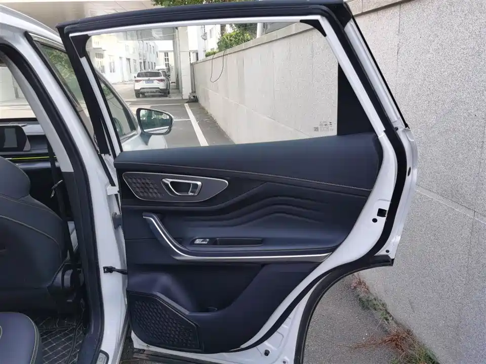 Exeed Chasing the wind