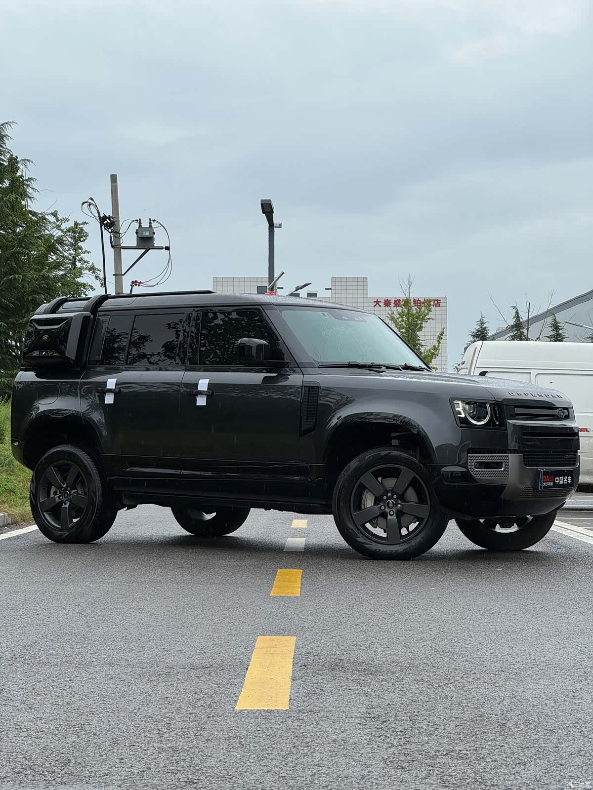 Land Rover Defender, 2023 16